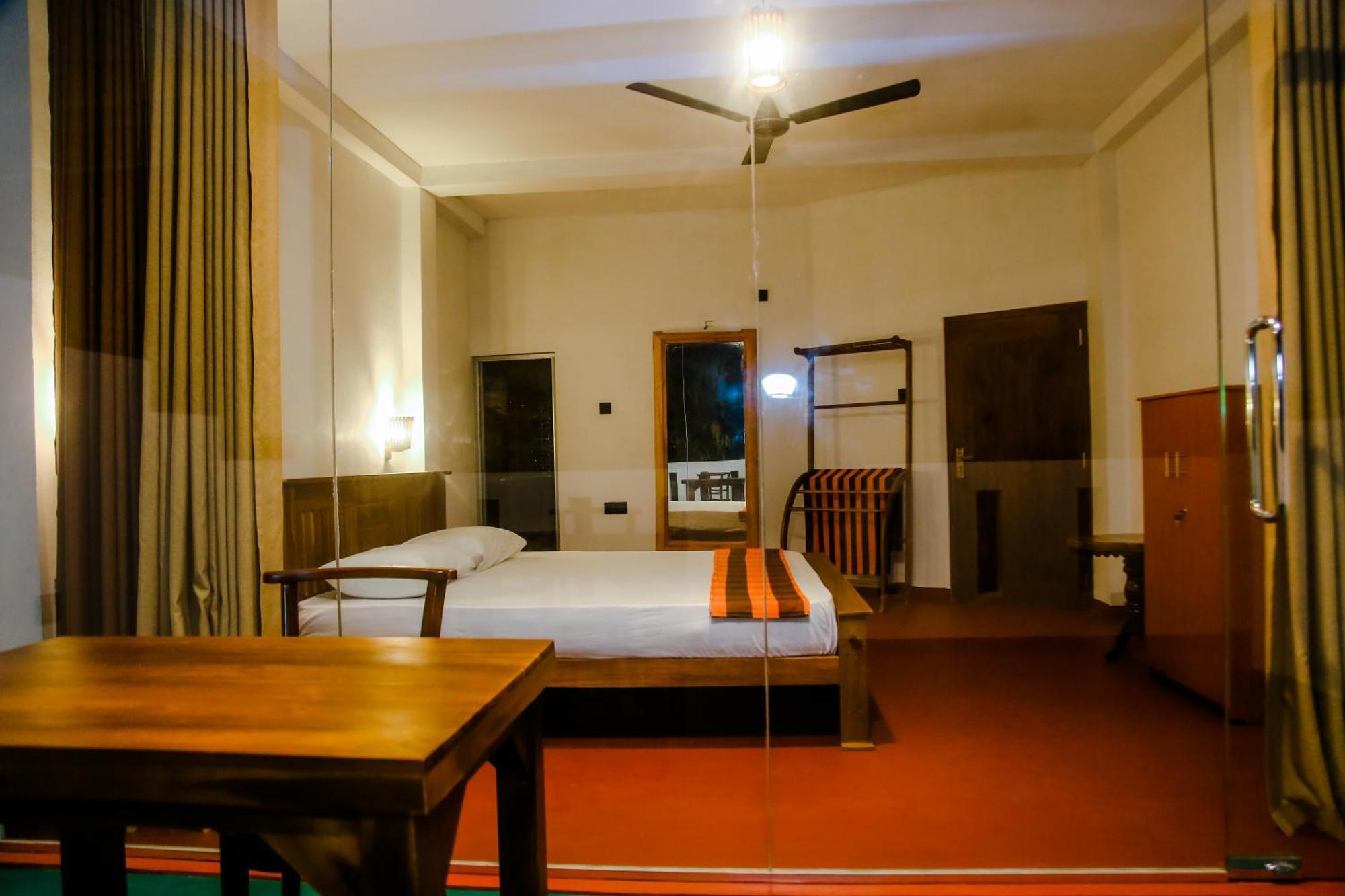 Little Angels Bed & Breakfast Mirissa Dış mekan fotoğraf