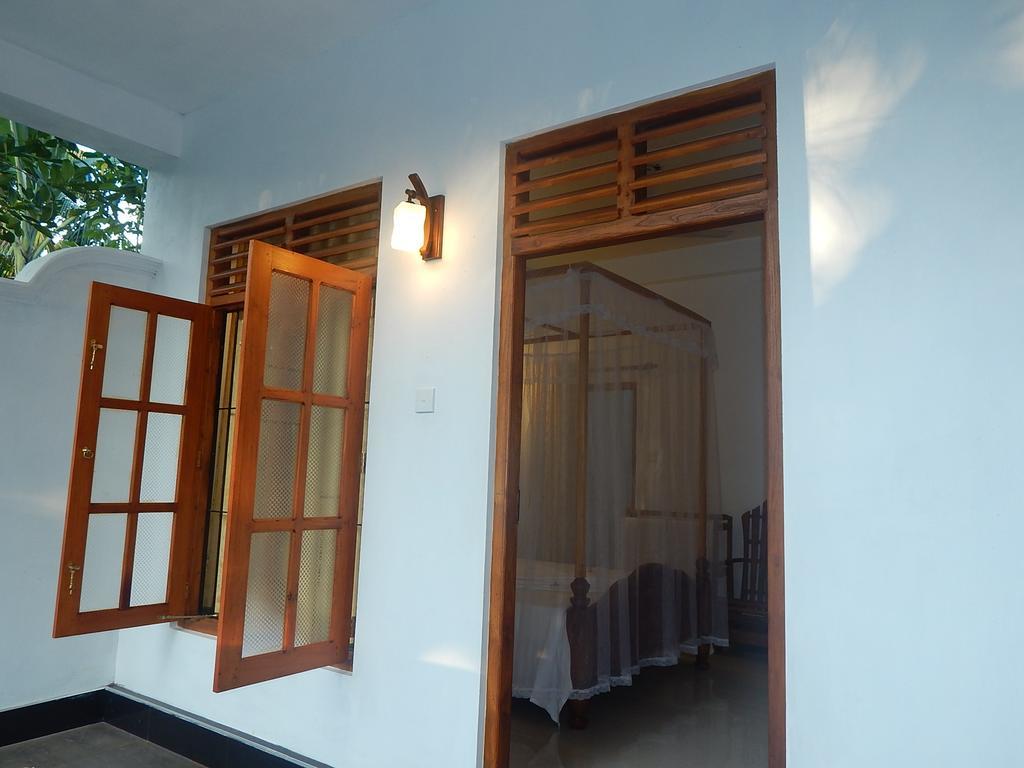 Little Angels Bed & Breakfast Mirissa Dış mekan fotoğraf